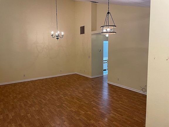 5th image of 4363 Woodstock Dr APT C