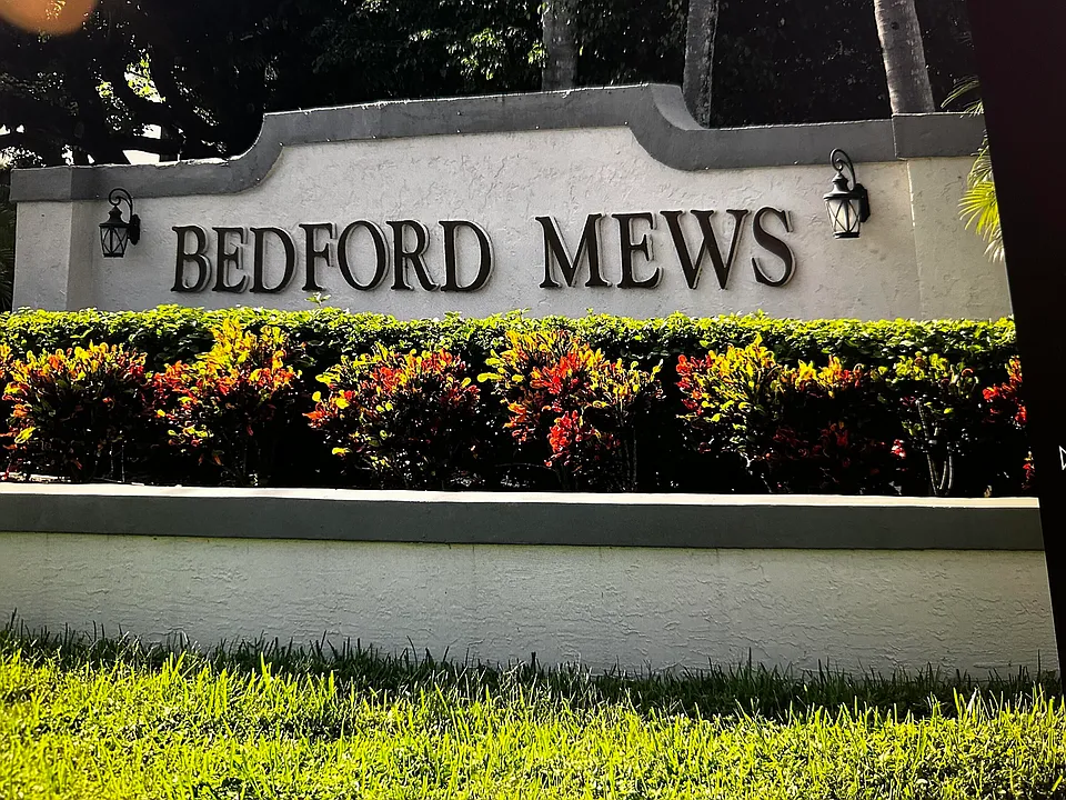 2551 Bedford Mews Dr