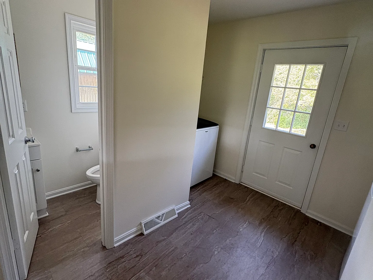 3 bed, 2.5 bath, 2012 sqft, $2,495 — Photo 4