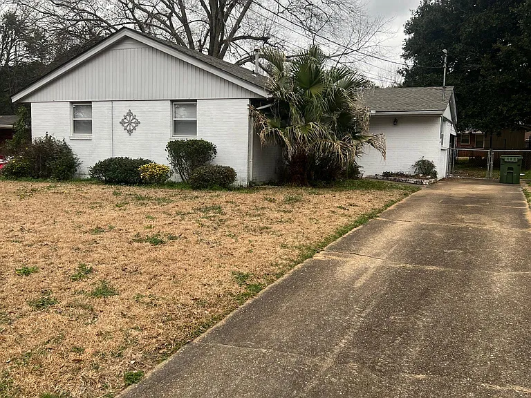 127 Eton Rd — Photo 1