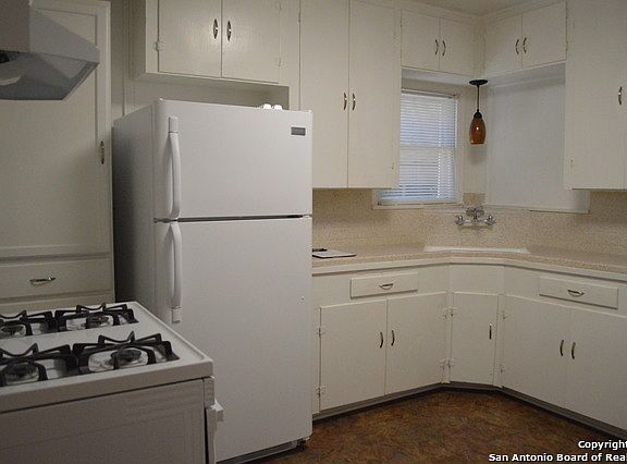 4th image of 1811 Mardell St