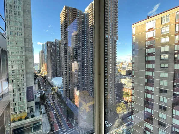 350 West 42nd Street image 3 of 17