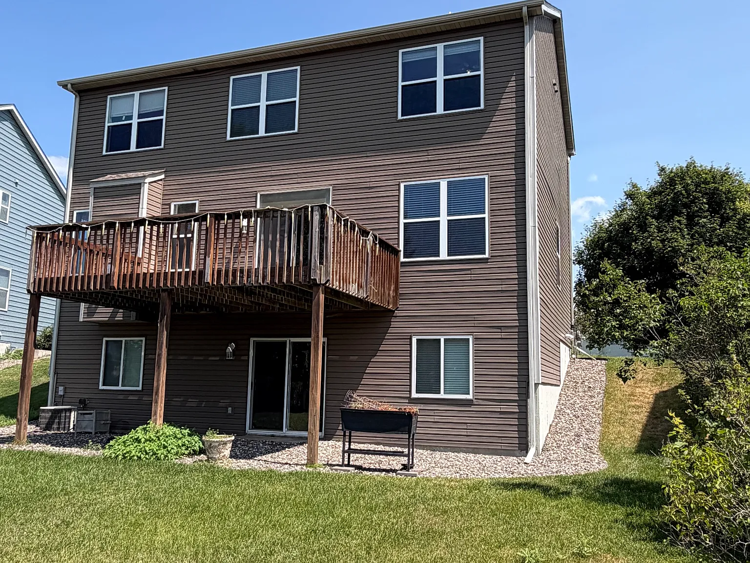 4 bed, 2700 sqft, $2,950 — Photo 4