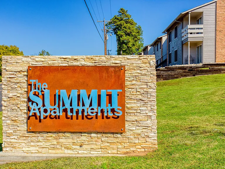 The Summit Apartments — Photo 14