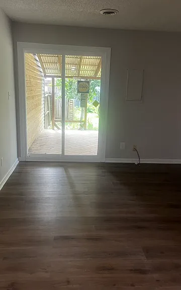 443 Hill Meadow Dr — Photo 3