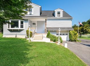 2948 Larkin Rd, Upper Chichester, PA 19061