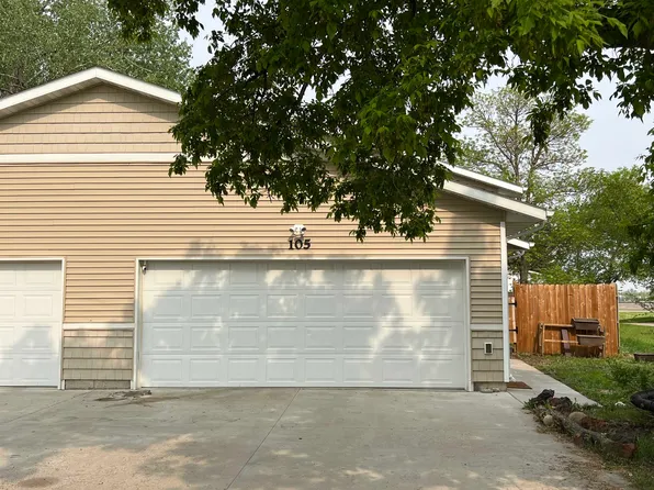 105 Pleasant Ave N, Surrey, ND 58785