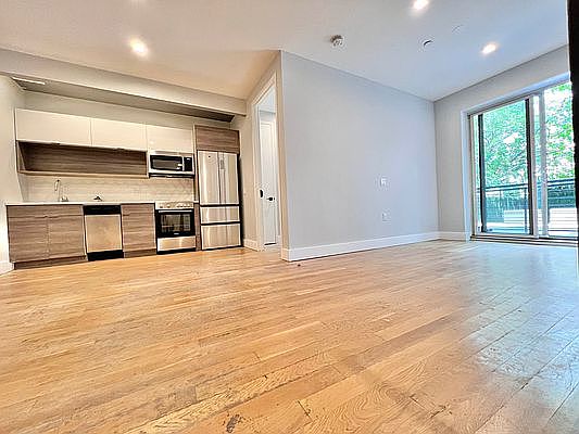 5th image of 741 Lafayette Ave #1R