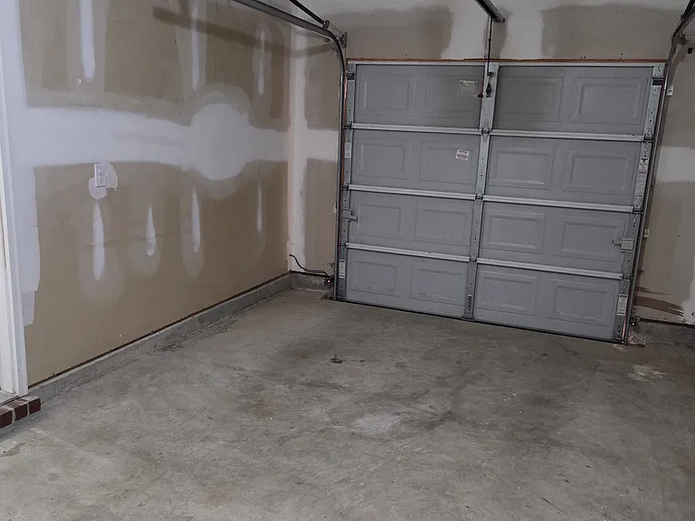 2144 Belmont Cir — Photo 8