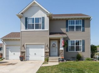 812 35th St SW, Bondurant, IA 50035