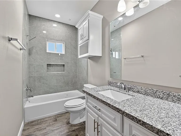 1201 Country Club Dr #1 — Photo 9