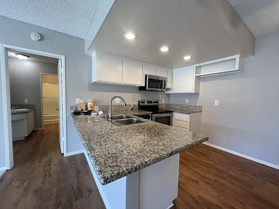 Cross Roads Apartment Homes