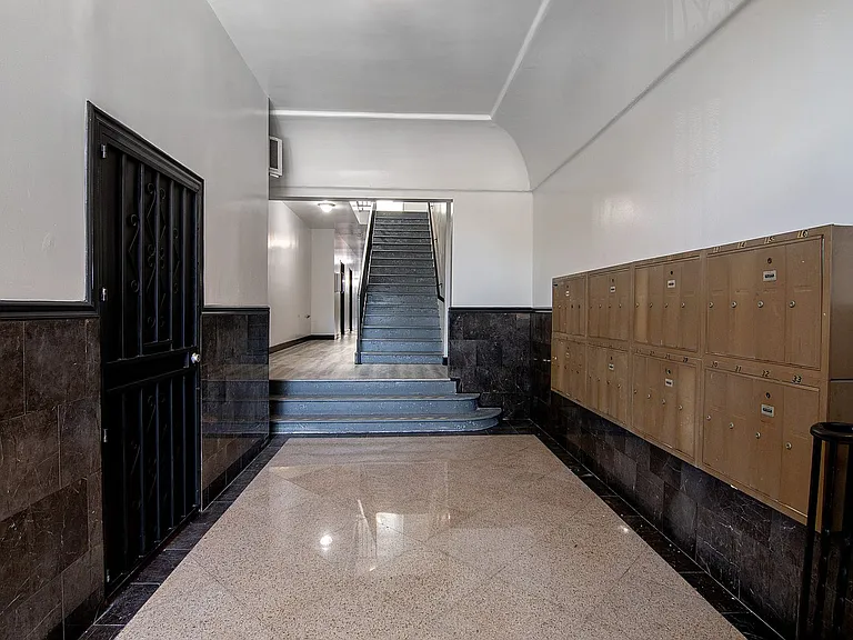 Michigan Avenue Apartments — Photo 91