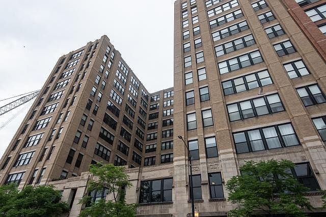 1st image of 728 W Jackson Blvd APT 218