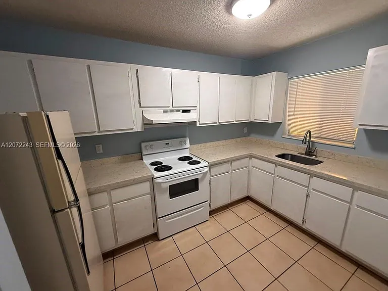 1501 W 42nd St #205 — Photo 9