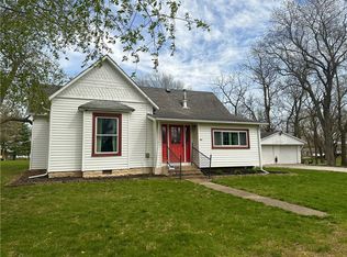 107 Center St, Alvin, IL 61811