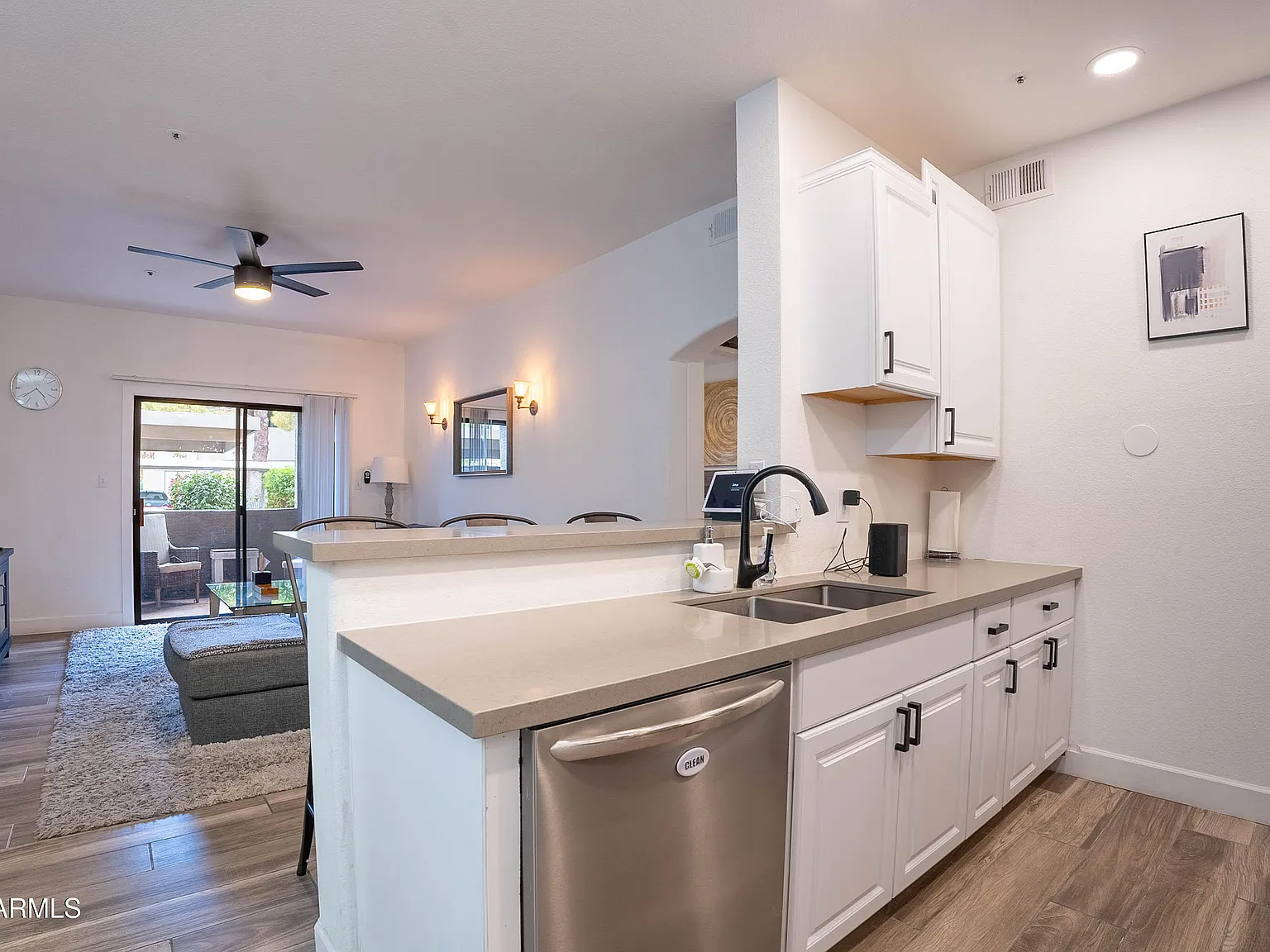 2 bed, 1.0 bath, 998 sqft, $2,200 — Photo 4