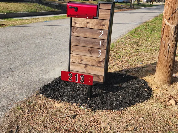 213 Witcher St, Union Point, GA 30669