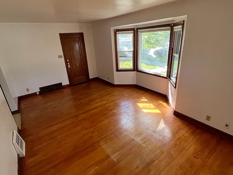 3358 E Armour Ave — Photo 2