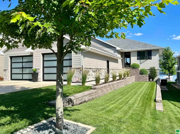 10310 240th Ave, Spirit Lake, IA 51360