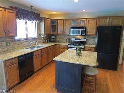4th image of 27 Malibu Dr