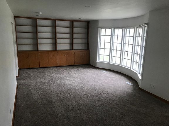 5th image of 1110 N Logan St