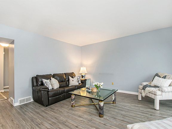 5th image of 6249 Acropolis Dr SE
