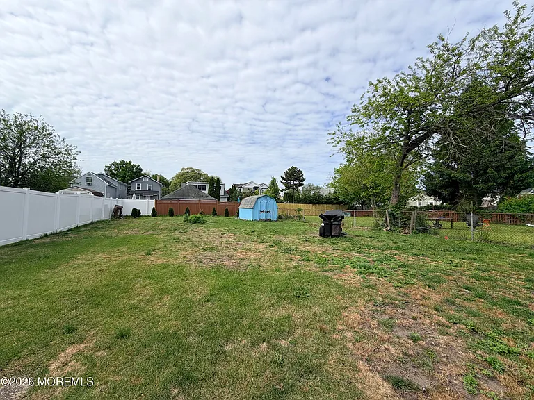 1406 7th Ave — Photo 13