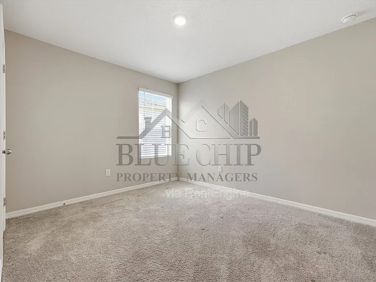 12937 Camarillo Pl — Photo 27