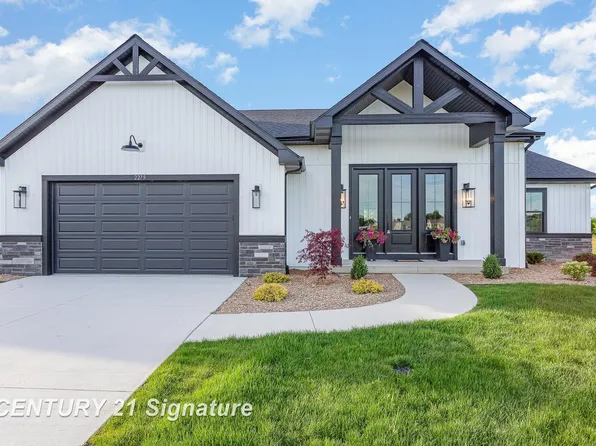 2279 Holly Ridge Ln, Bay City, MI 48706