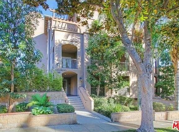 2nd image of 1248 N Laurel Ave #104