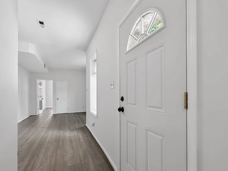 606 S Claymont St #1 — Photo 9