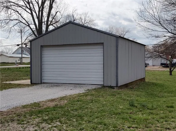 111 E Poplar St, El Dorado Springs, MO 64744