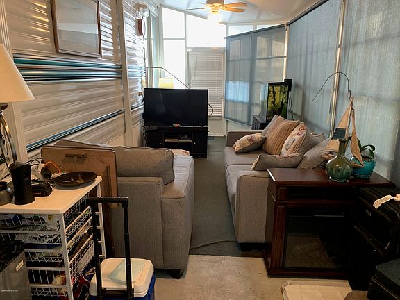 5th image of 792 Carousel Ln #210