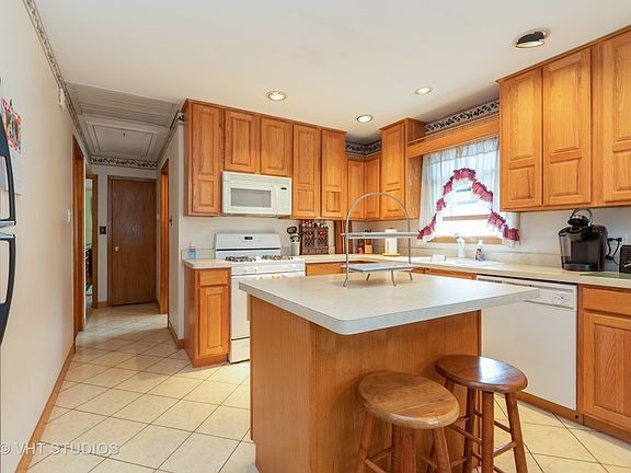 3rd image of 4909 W 105th Pl