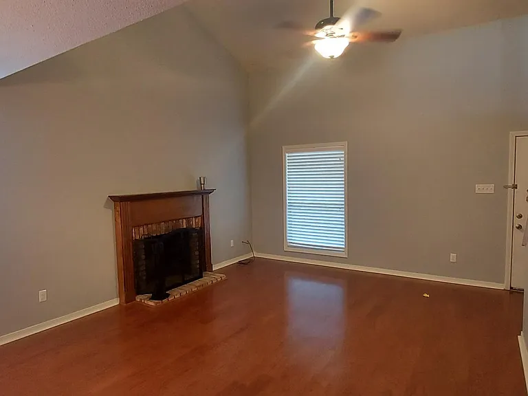 High ceilings, wood floor, windows and blinds for privacy.