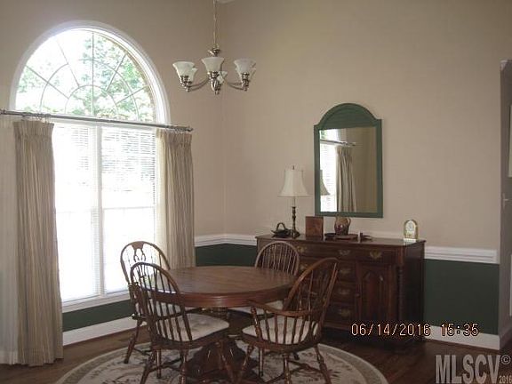 3rd image of 4252 Windsor Ct