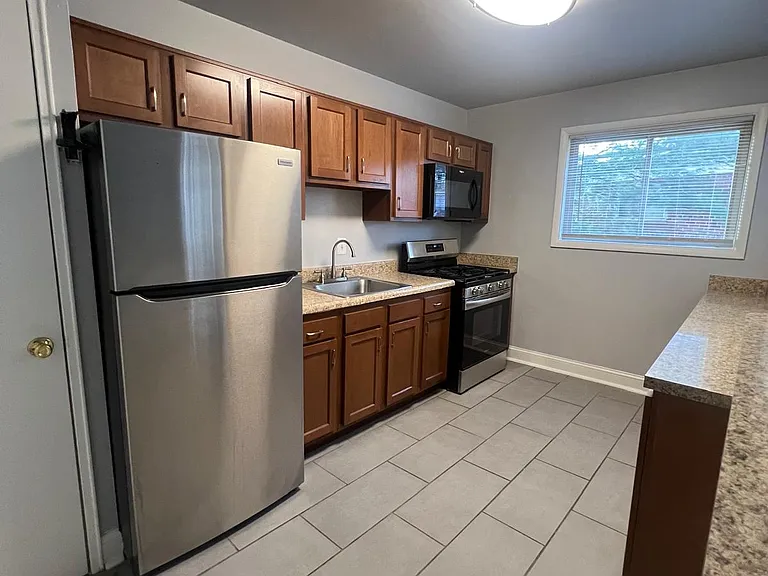 Tudor Place Apartments — Photo 4
