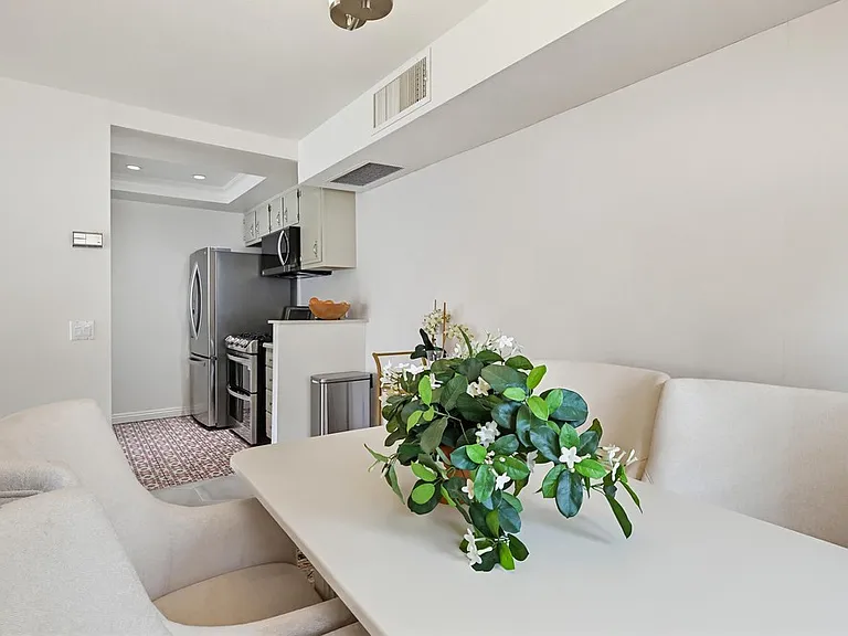 2680 N Lake Ave #8 — Photo 9