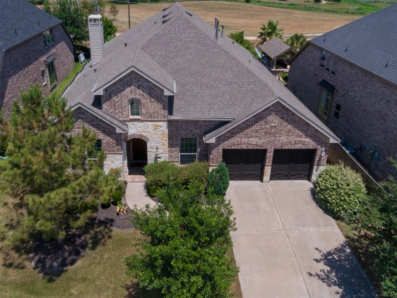 4 bed, 3.5 bath, 3076 sqft, $2,999 — Photo 2