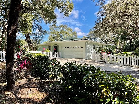 2nd image of 621 Stiles Ln