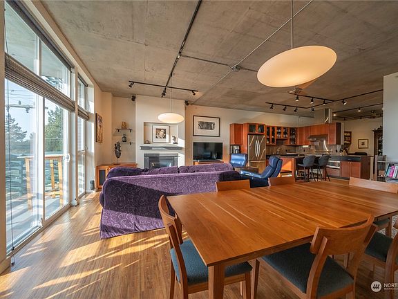 4th image of 125 E Lynn Street #202