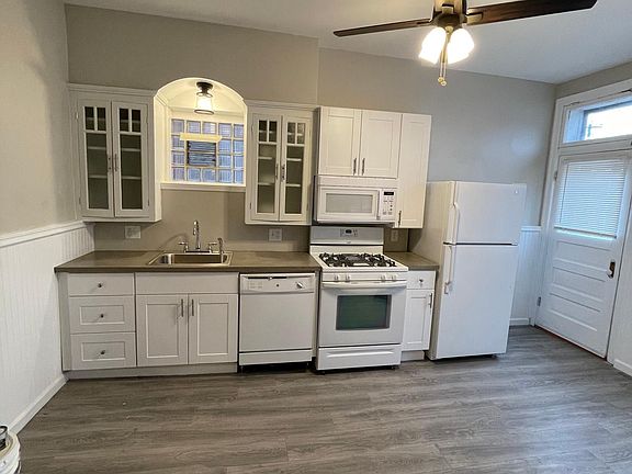 5th image of 2624 California Ave Floor 1