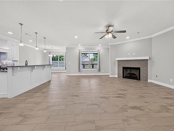 4th image of 730 Winston Pl