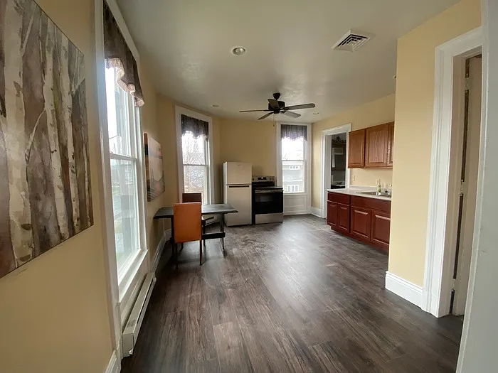 159 Mullin St #2 — Photo 6