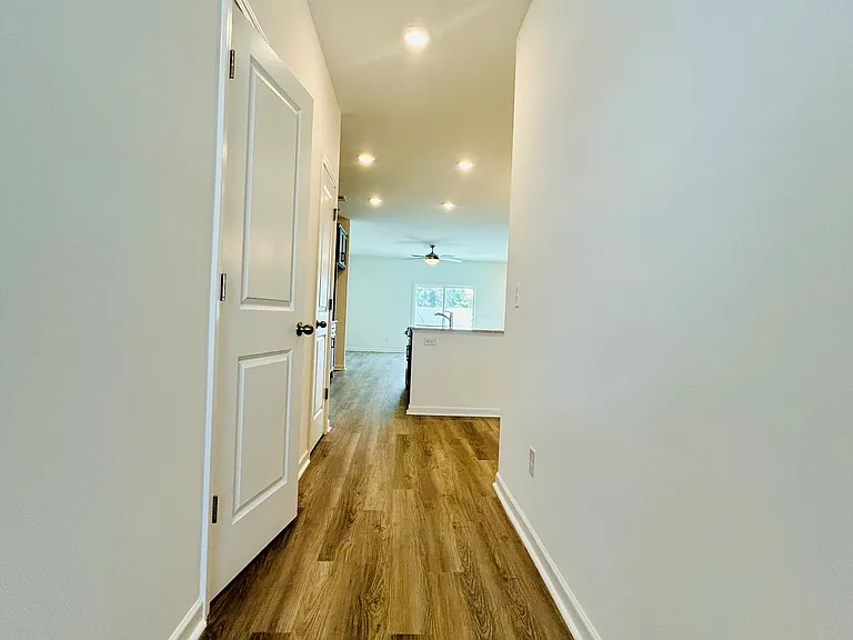 7121 Fisk Dr NE — Photo 28