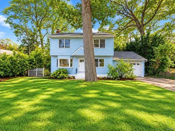 16 Kellum Avenue, Huntington Station, NY 11746