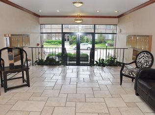 800 E Henry Clay St #207, Milwaukee, WI 53217