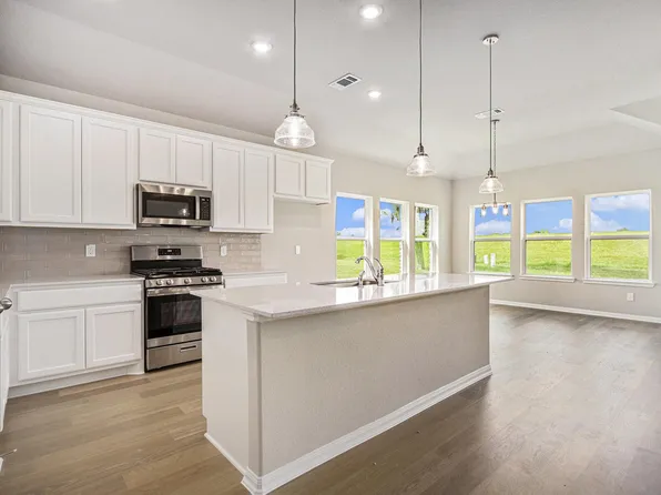 2102 Twin Lakes Blvd, West Columbia, TX 77486