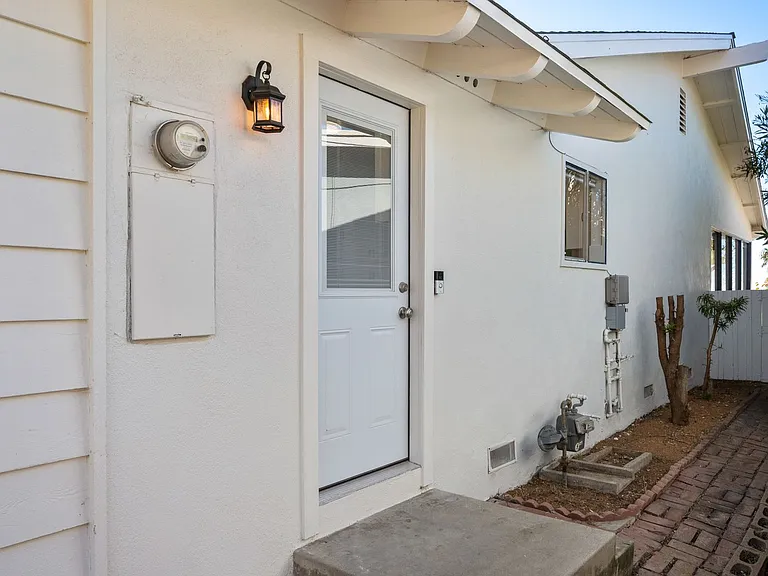 30739 Rue Valois — Photo 32